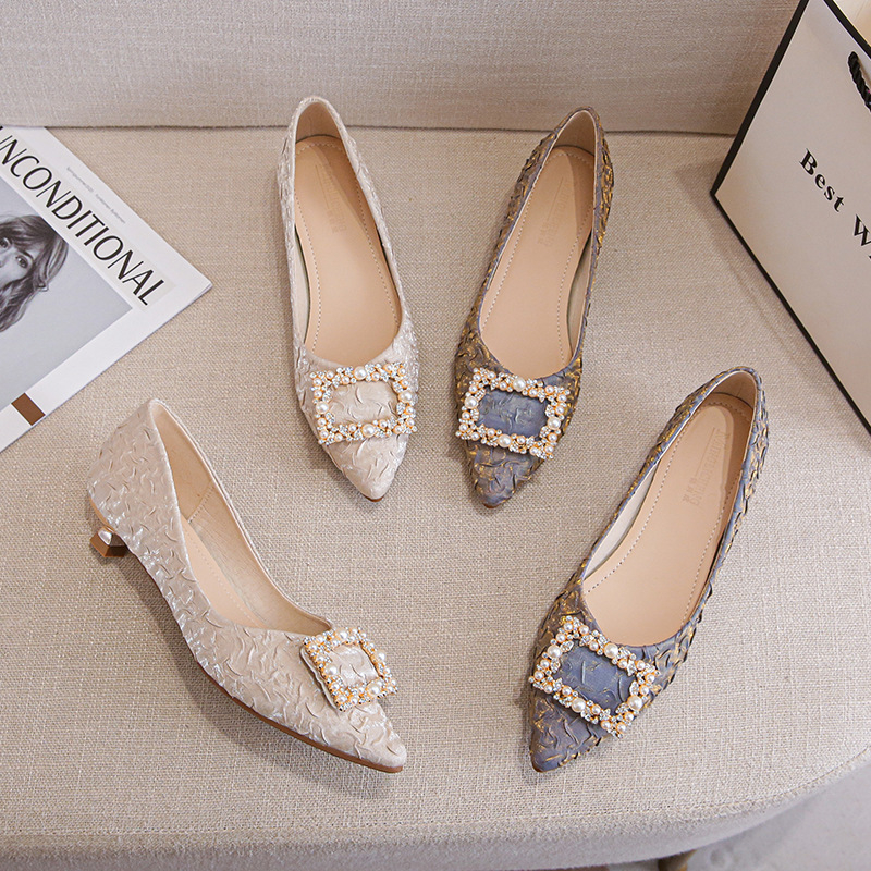Ivory Textured Satin Pointed T - огляд і ціна Dress Shoe Pointed